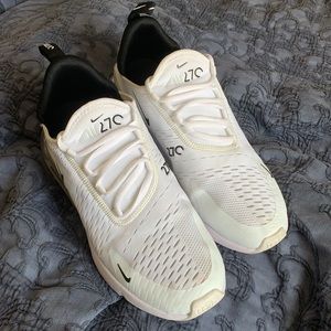 GREAT CONDITION WHITE NIKE AIR MAX 270